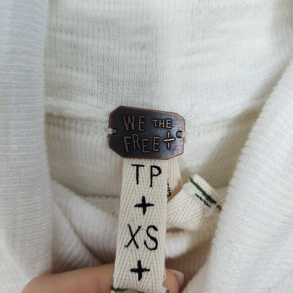 Free People We The Free Knit Pullover XS Split Back Ivory Beach Cozy Oversized - Picture 3 of 8